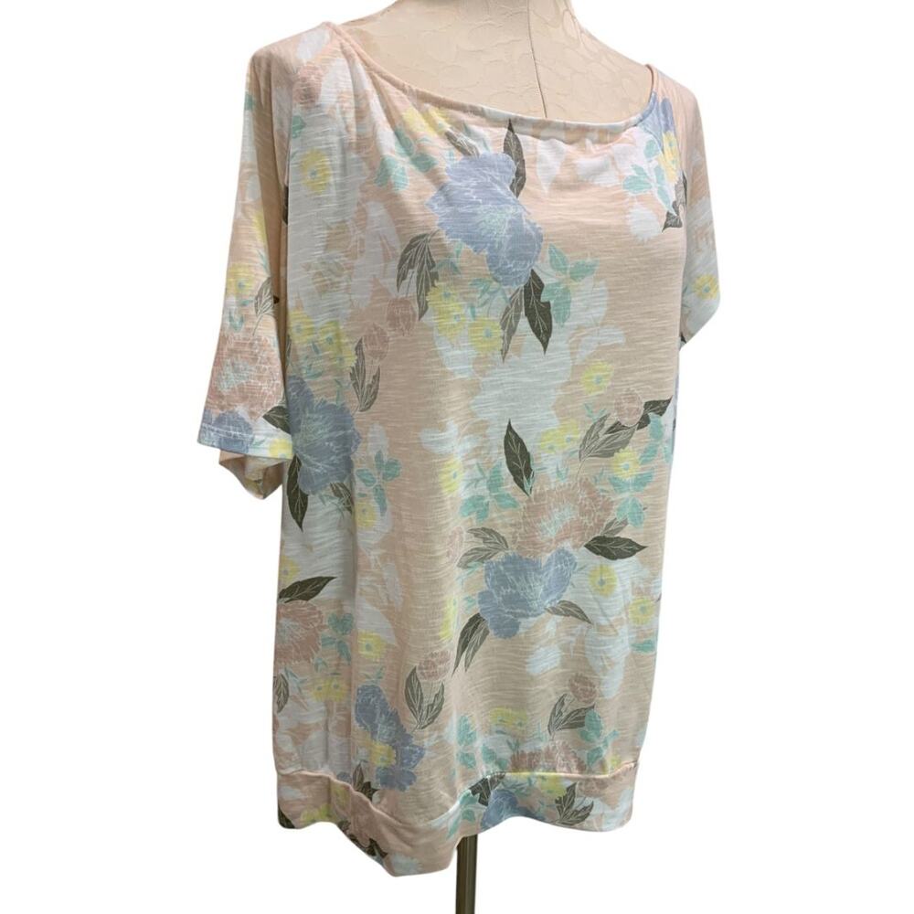 Size 3X Torrid Womens Plus Size Lightweight Tshirt Floral Scoop Neck